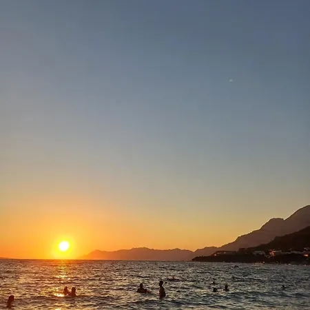 Lukas Galileo Blizu Centra * Makarska