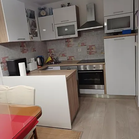 Lukas Galileo Izuzetan Apartment Makarska